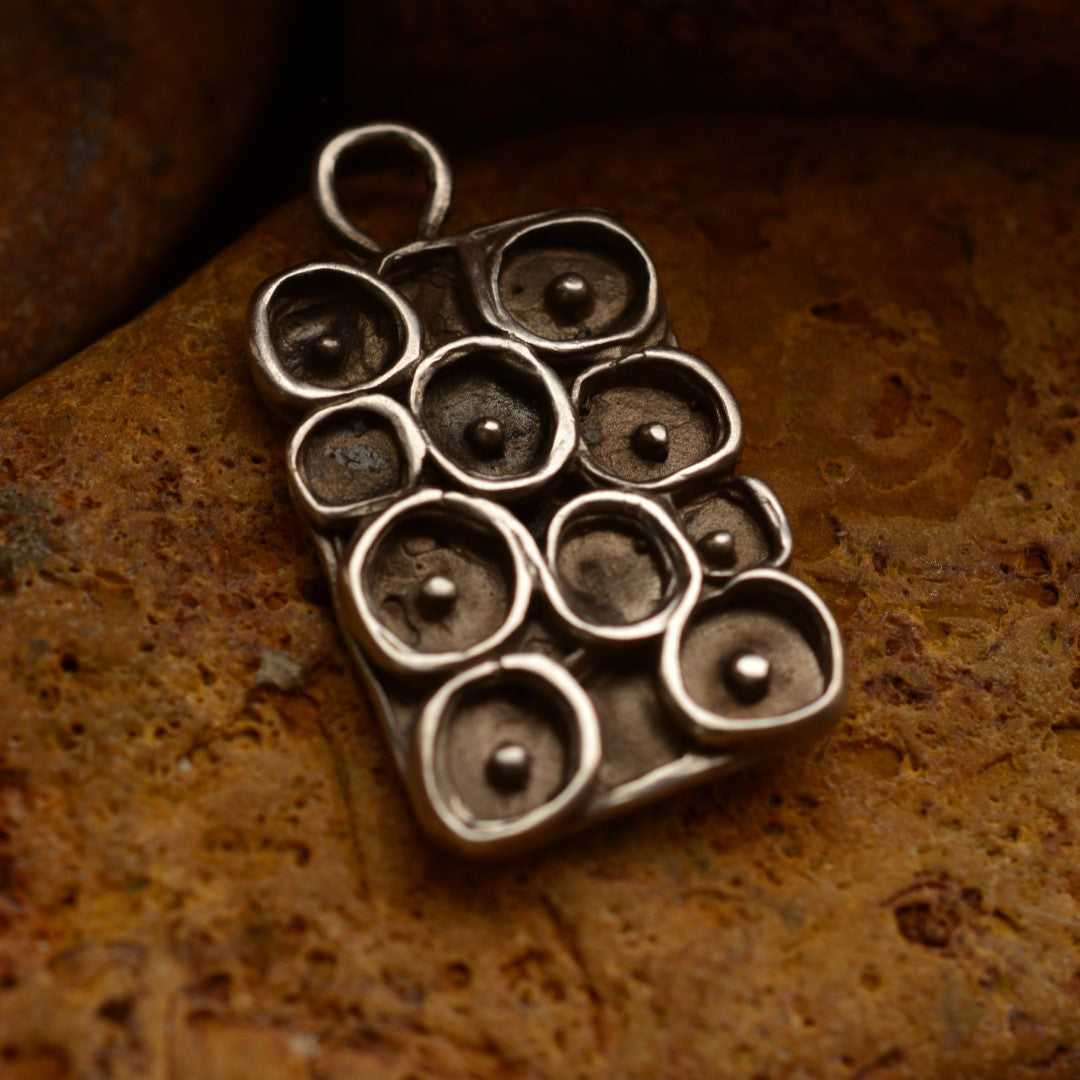 Сребърен медальон 925 „Утринна роса“ – артистично бохо-рустик бижу | Арт Дива