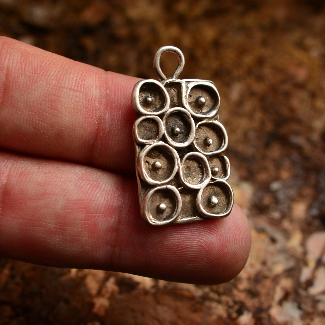 Сребърен медальон 925 „Утринна роса“ – артистично бохо-рустик бижу | Арт Дива