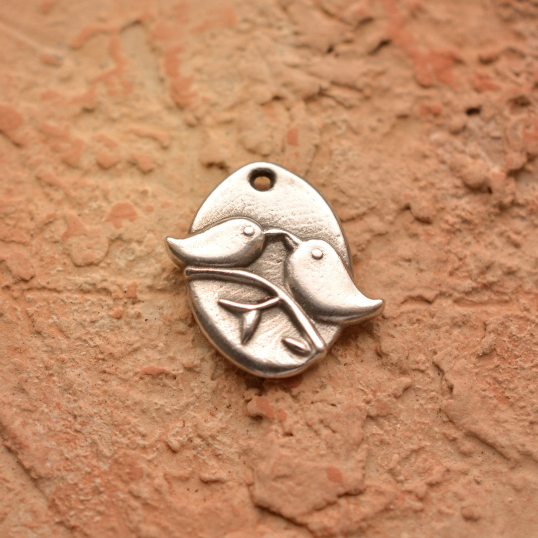 Сребърен медальон 925 „Влюбени Пиленца“ | Символ на любов и хармония | Ръчна изработка | Бохо – Рюстик – Скулптурни Бижута | Арт Дива