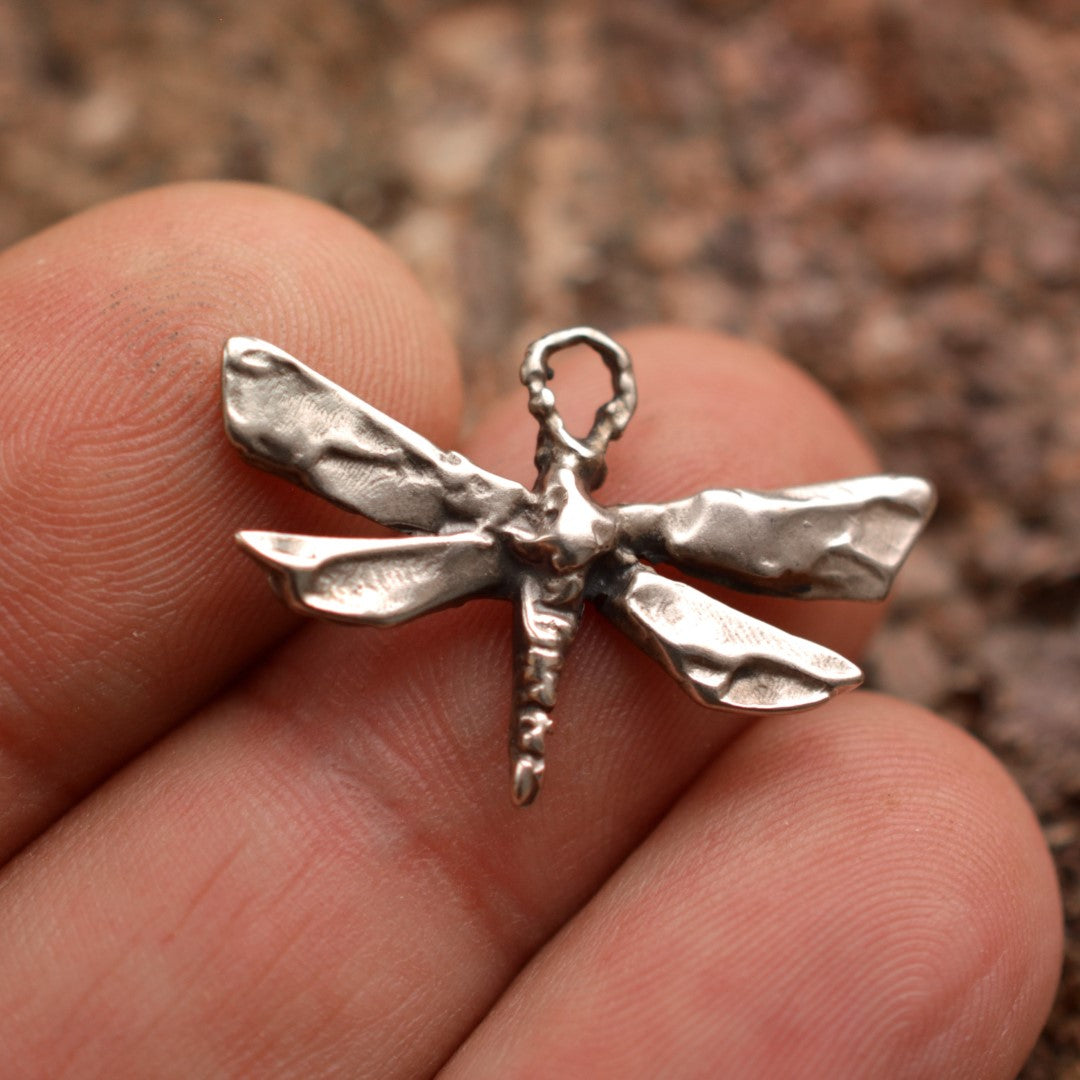 Сребърен медальон 925 водно конче – талисман за промяна и духовно израстване, скулптурни бижута, бохо стил, ръчна изработка, подходящ подарък за майка, дъщеря или приятелка | Арт Дива