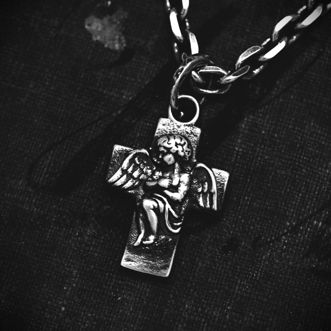 Сребърен медальон 925 „Ангелска прегръдка“ | Кръст – талисман за закрила и духовна сила | Бохо рустик скулптурно бижу, ръчна изработка | ArtDiva