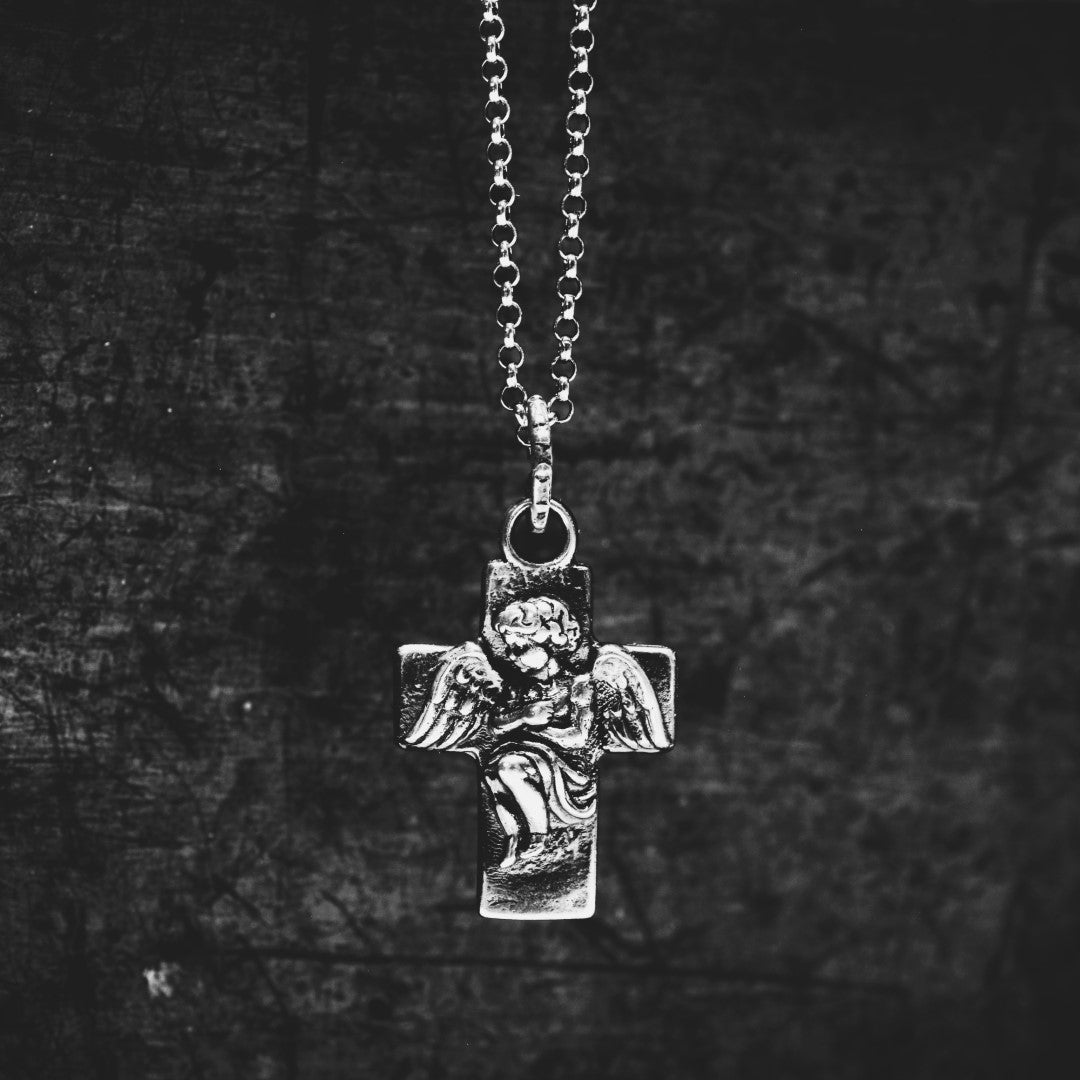 Сребърен медальон 925 „Ангелска прегръдка“ | Кръст – талисман за закрила и духовна сила | Бохо рустик скулптурно бижу, ръчна изработка | ArtDiva