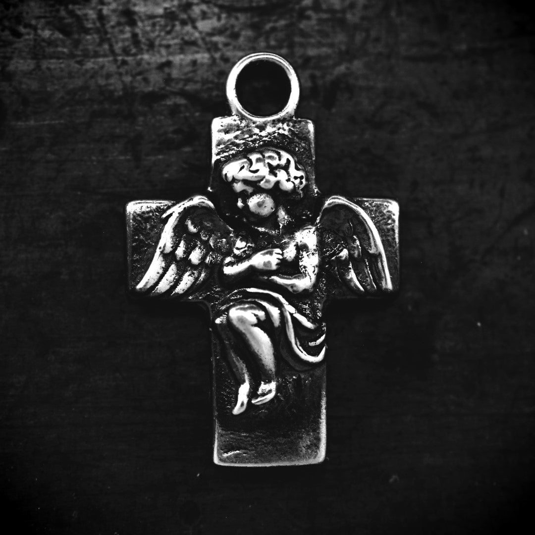 Сребърен медальон 925 „Ангелска прегръдка“ | Кръст – талисман за закрила и духовна сила | Бохо рустик скулптурно бижу, ръчна изработка | ArtDiva