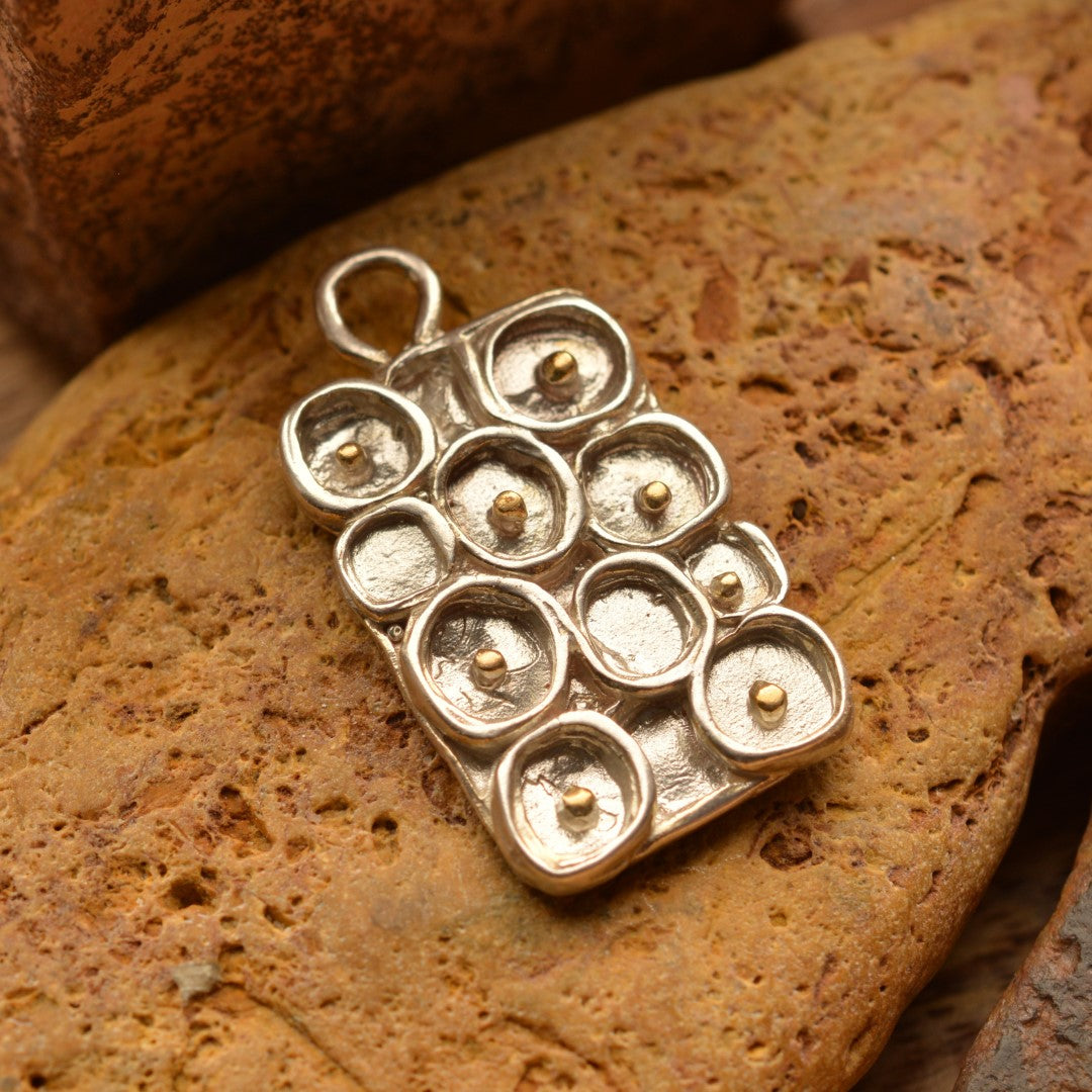 Сребърен медальон 925 „Утринна роса“ със златни акценти – артистично ръчно бижу | Арт Дива