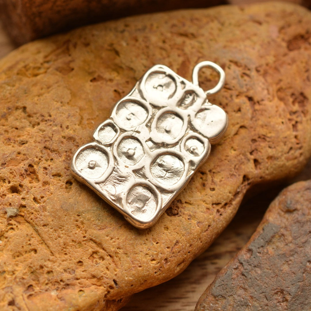 Сребърен медальон 925 „Утринна роса“ със златни акценти – артистично ръчно бижу | Арт Дива