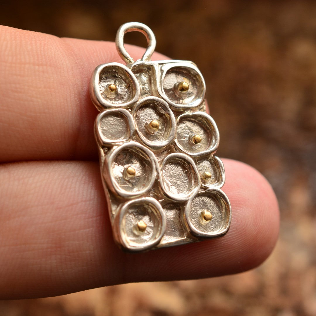 Сребърен медальон 925 „Утринна роса“ със златни акценти – артистично ръчно бижу | Арт Дива