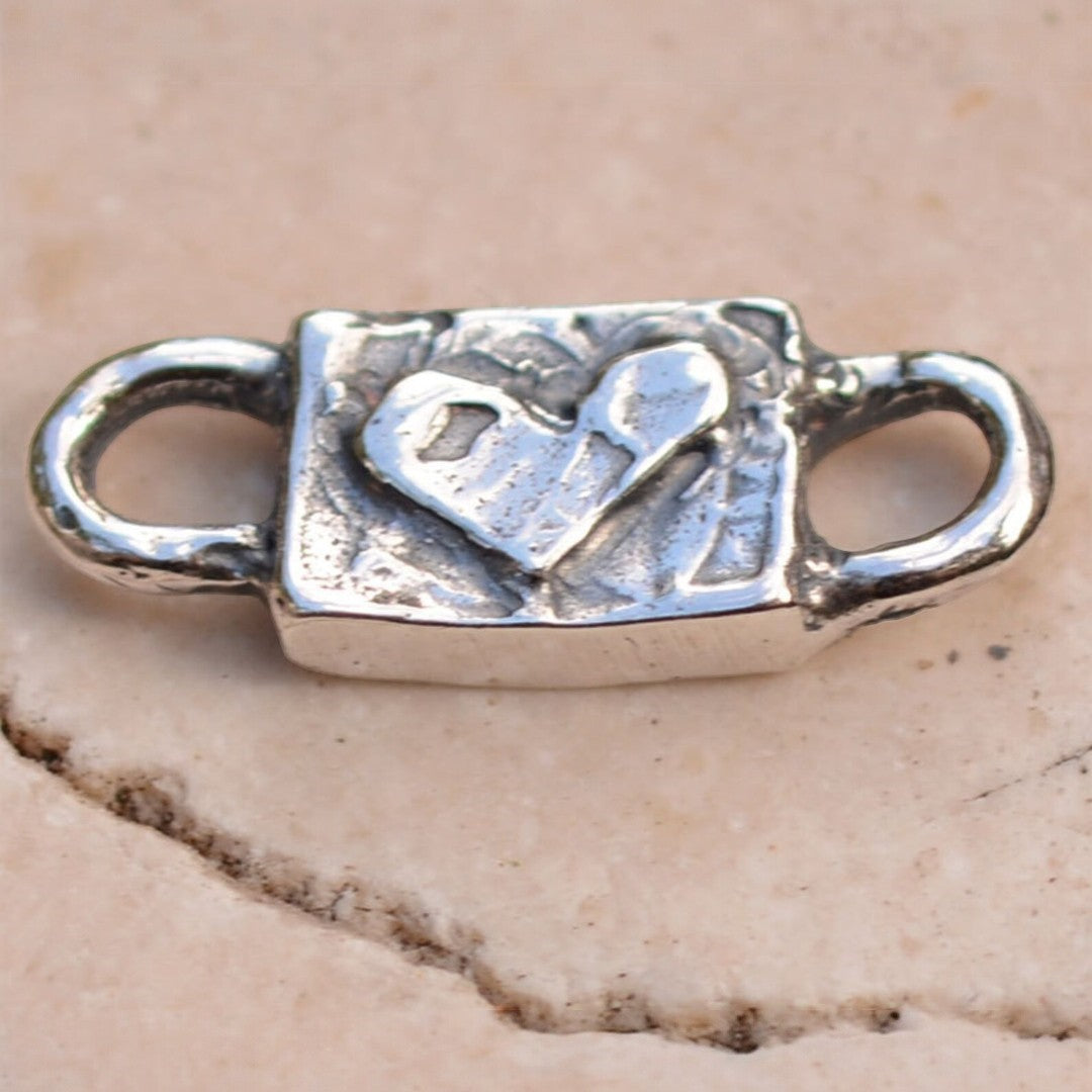 Сребърен свързващ елемент 925 сърце – рустик стил, талисман за любов, бохо бижута, арт скулптурна форма, ръчна изработка Art Diva