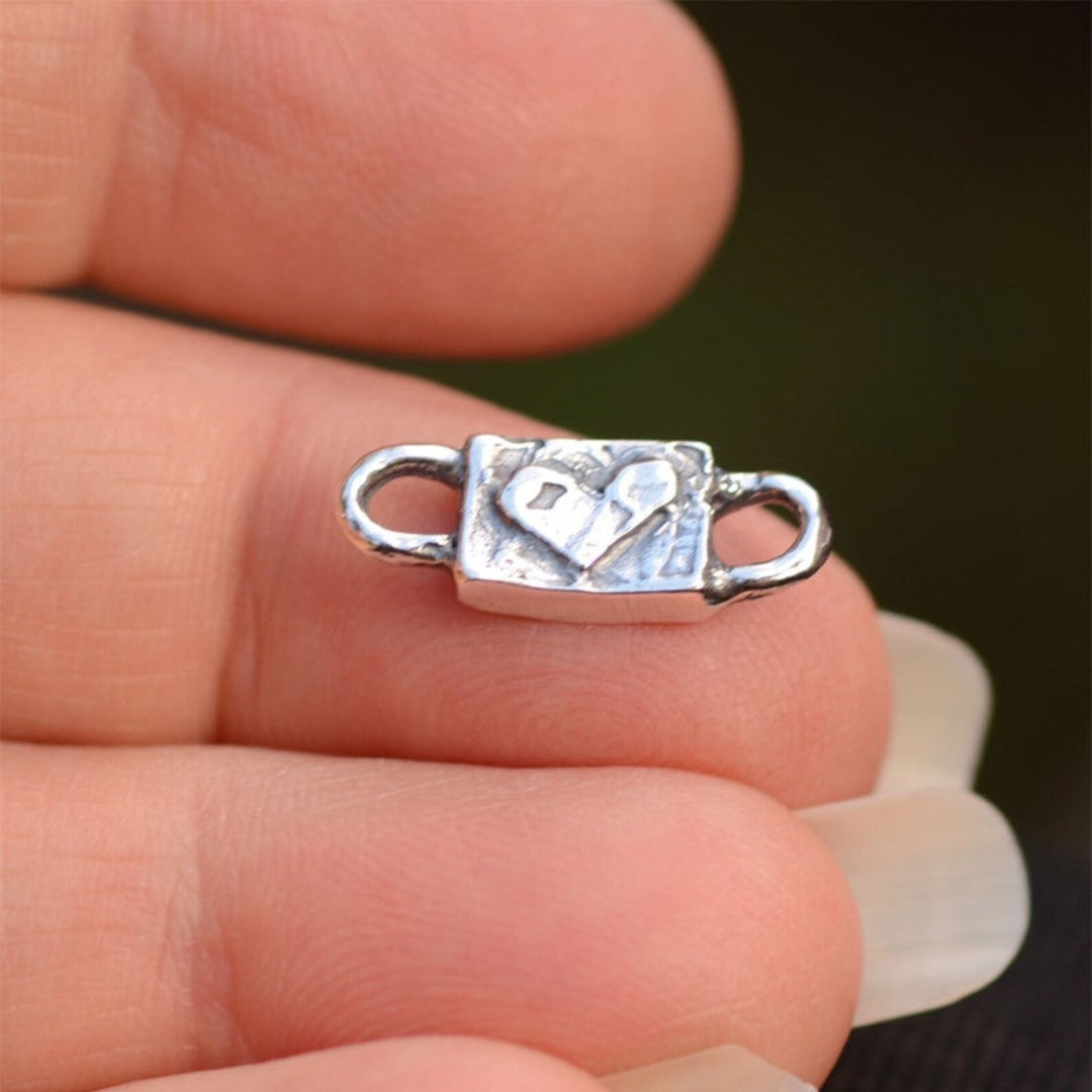 Сребърен свързващ елемент 925 сърце – рустик стил, талисман за любов, бохо бижута, арт скулптурна форма, ръчна изработка Art Diva
