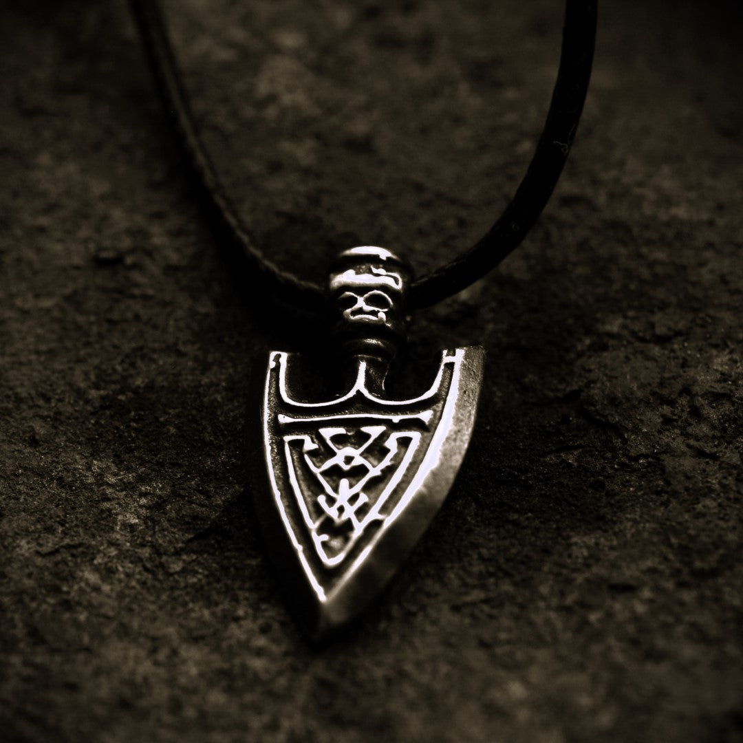 Сребърен медальон 925 „Връх на стрела“ | Талисман за защита и сила | Бохо рустик скулптурно бижу, ръчна изработка | ArtDiva