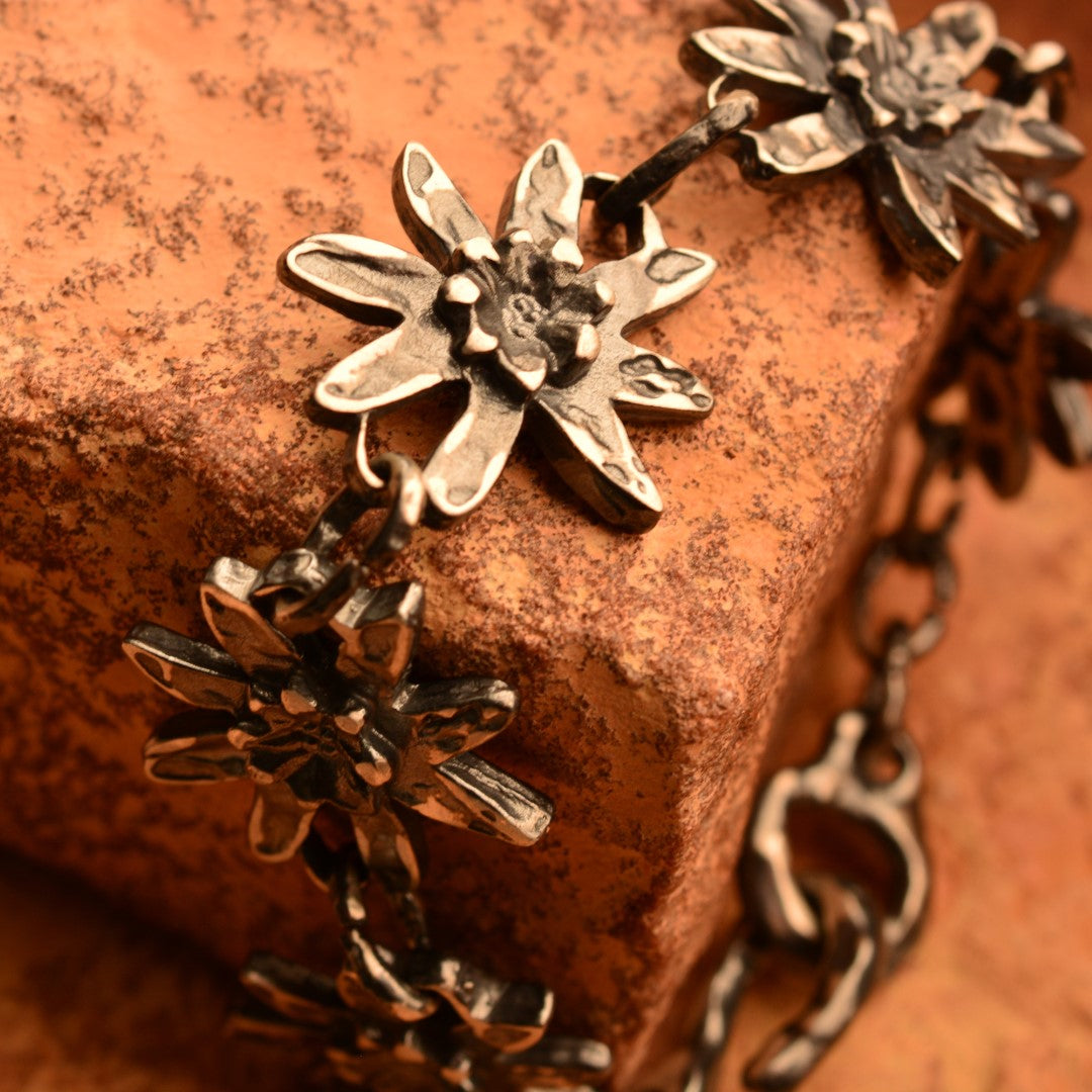 Сребърна гривна 925 „Еделвайс" – символ на чистота, смелост и вечна любов | Оксидирано бохо – рустик скулптурно бижу | Арт Дива