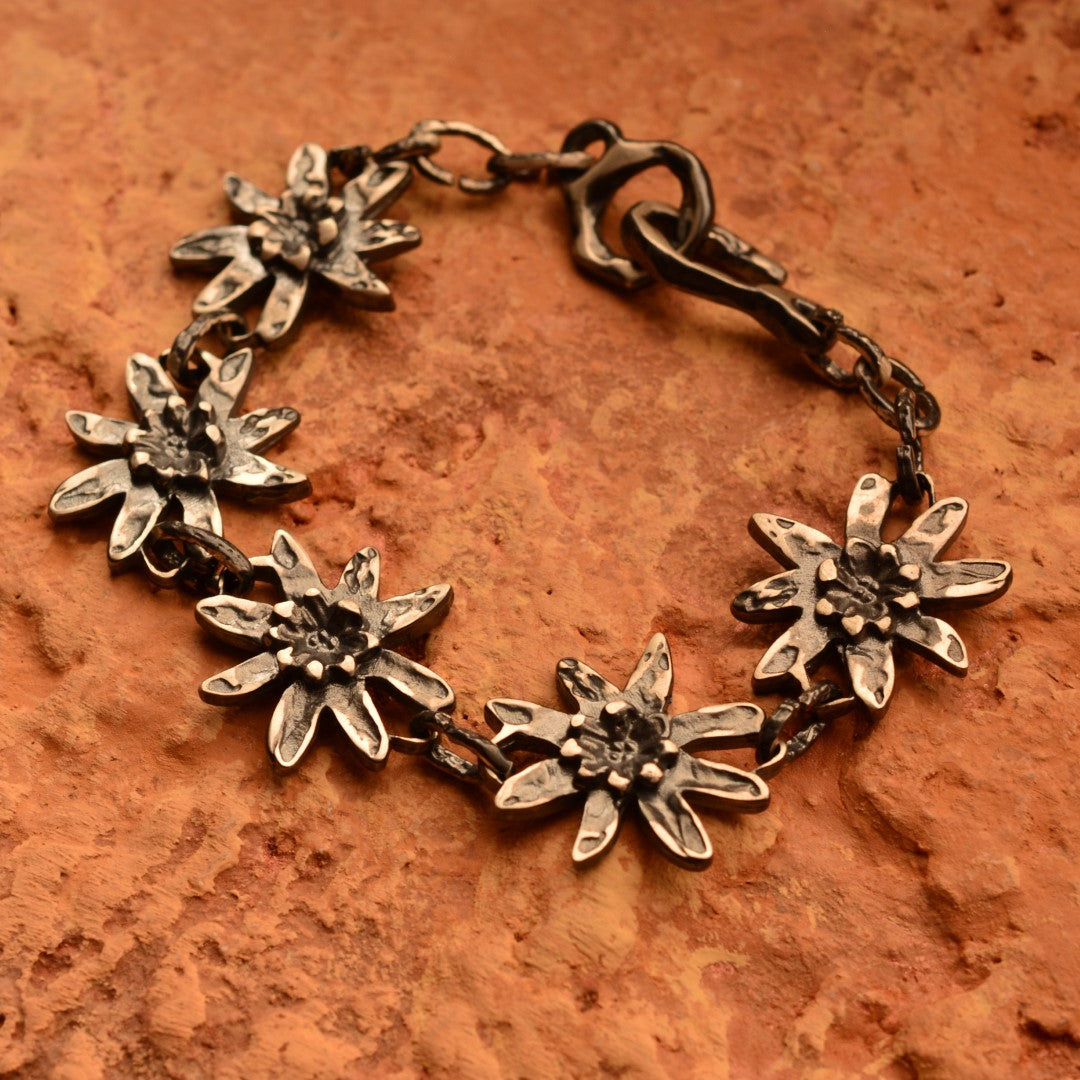 Сребърна гривна 925 „Еделвайс" – символ на чистота, смелост и вечна любов | Оксидирано бохо – рустик скулптурно бижу | Арт Дива