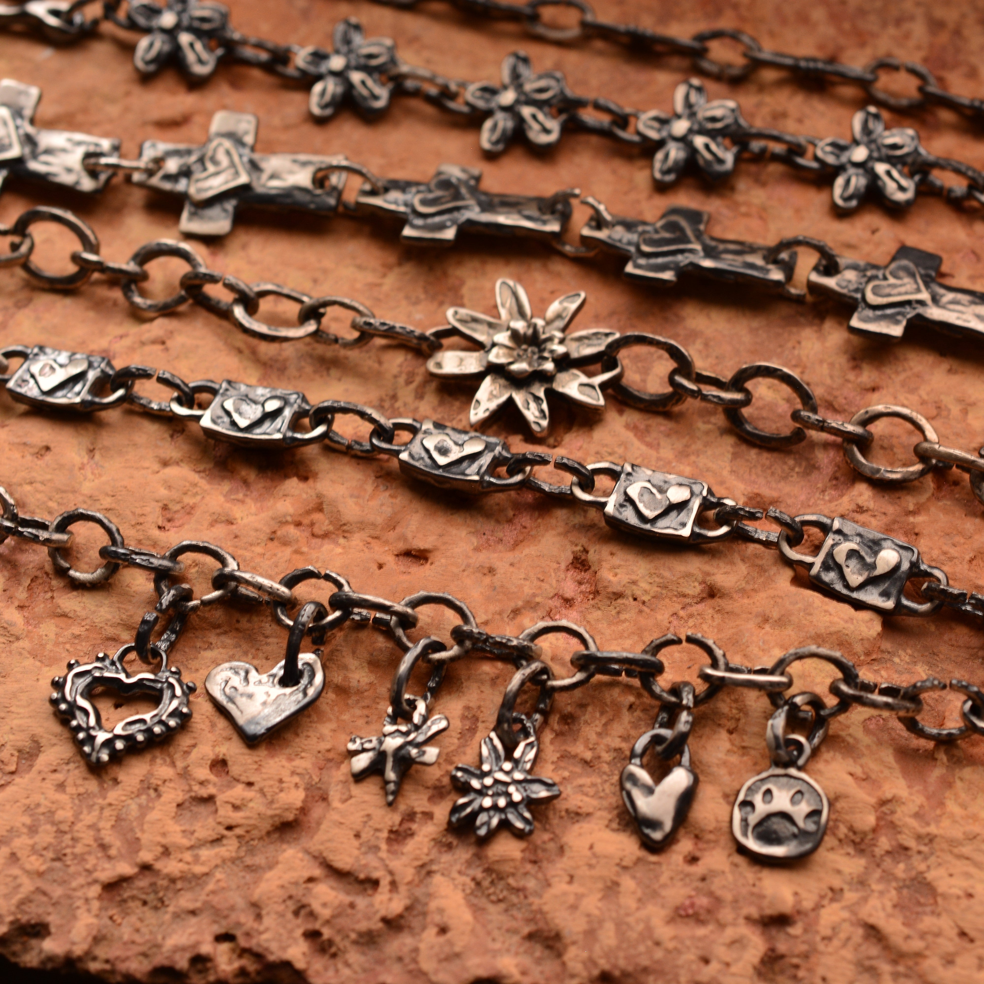 Сребърна гривна 925 „Еделвайс“ – талисман на смелостта и чистата любов | Оксидирано бохо – рустик скулптурно бижу | Арт Дива
