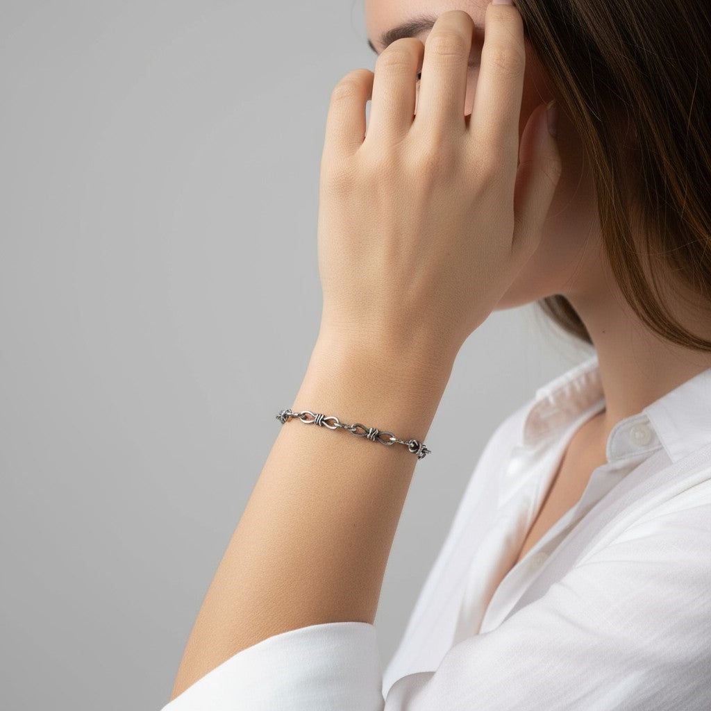 Сребърна гривна 925 „Любовен възел“ – талисман на връзката между две души | Оксидирано бохо – рустик скулптурно бижу | Арт Дива