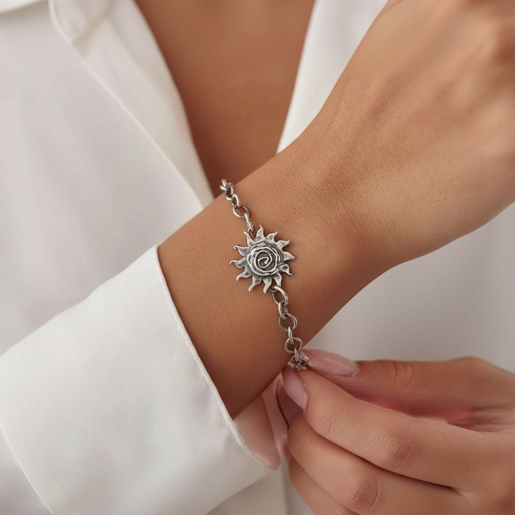 Сребърен елемент 925 „Слънце на живота“ – ръчно изработено бижу за гривна или колие | Арт Дива