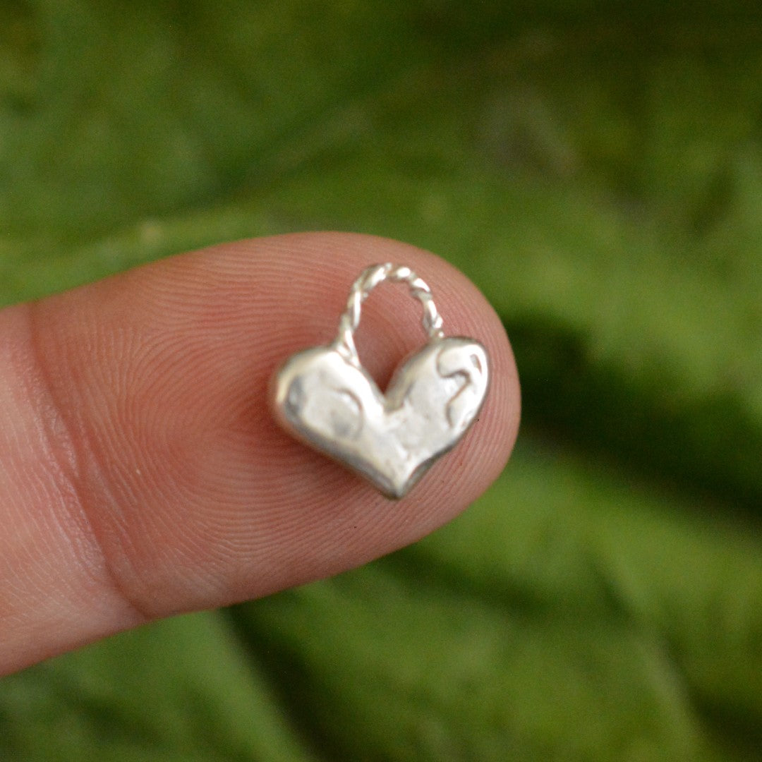 Сребърна висулка 925 „Малко сърце“ – талисман за любов и връзка, бохо стил, ръчна изработка | Арт Дива
