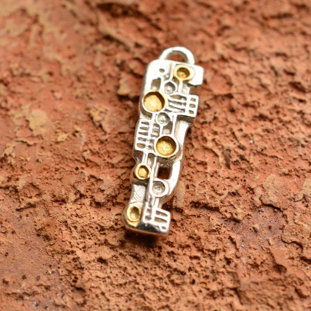 Сребърна висулка 925 „Пулс“ със златни акценти – артистично бижу за сила и ритъм | Art Diva