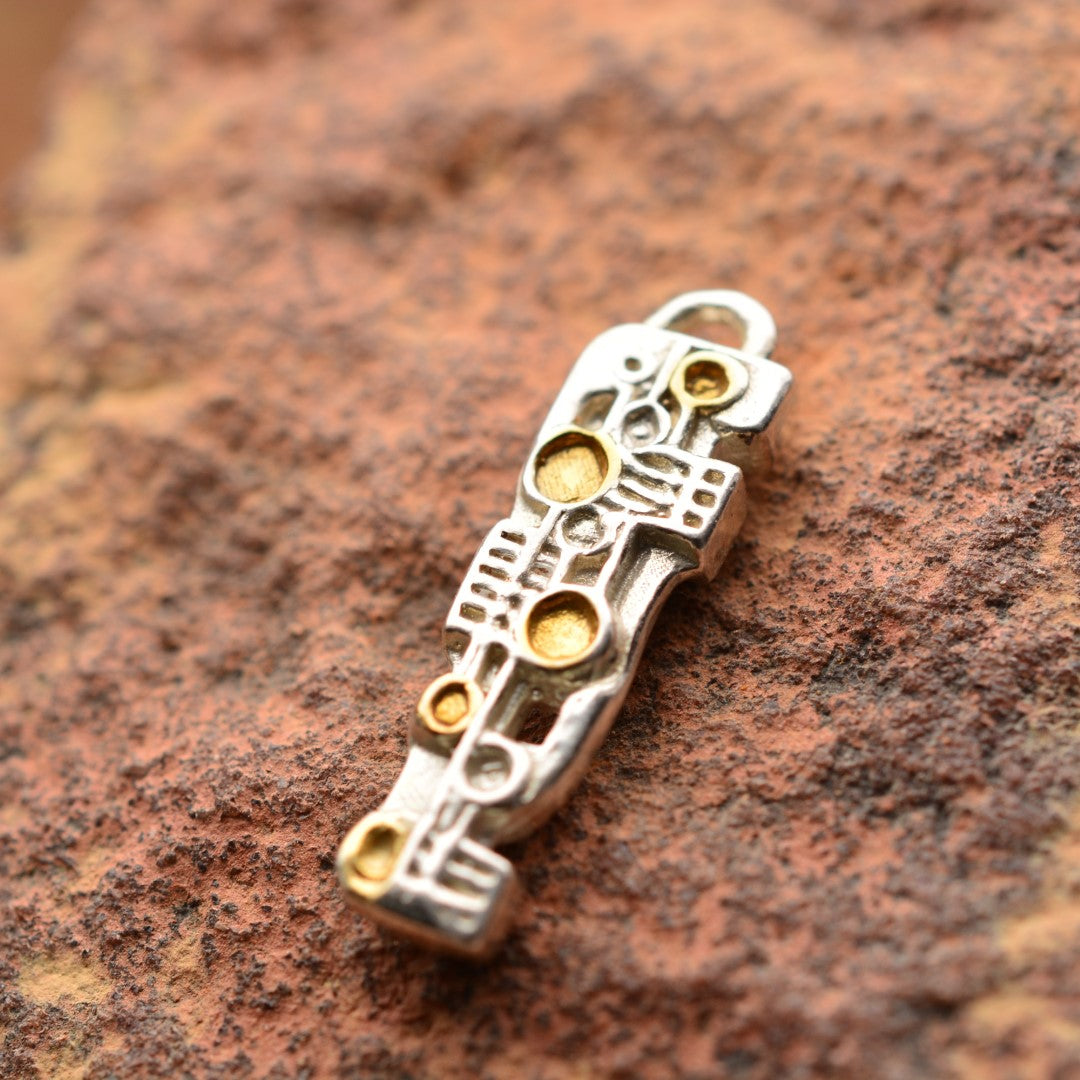 Сребърна висулка 925 „Пулс“ със златни акценти – артистично бижу за сила и ритъм | Art Diva