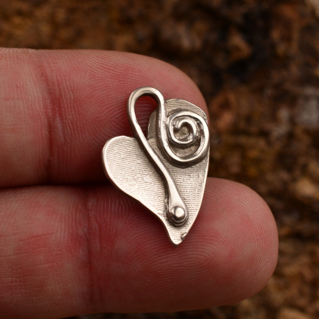 Сребърна висулка 925 „Сърце и спирала“ | Талисман за любов и ново начало | Бохо – Рюстик – Скулптурни бижута