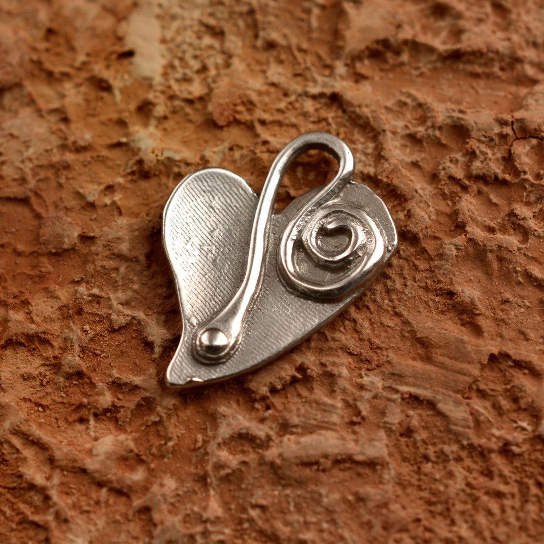Сребърна висулка 925 „Сърце и спирала“ | Талисман за любов и ново начало | Бохо – Рюстик – Скулптурни бижута