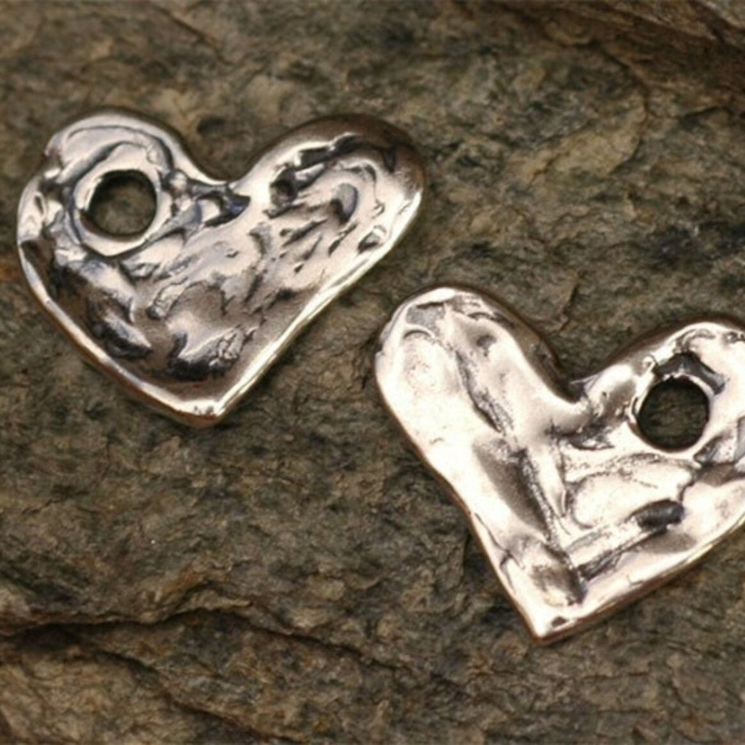 Сребърен медальон 925 сърце – талисман за любов, скулптурно бижу, бохо стил, рустик визия, ръчна изработка | Арт Дива