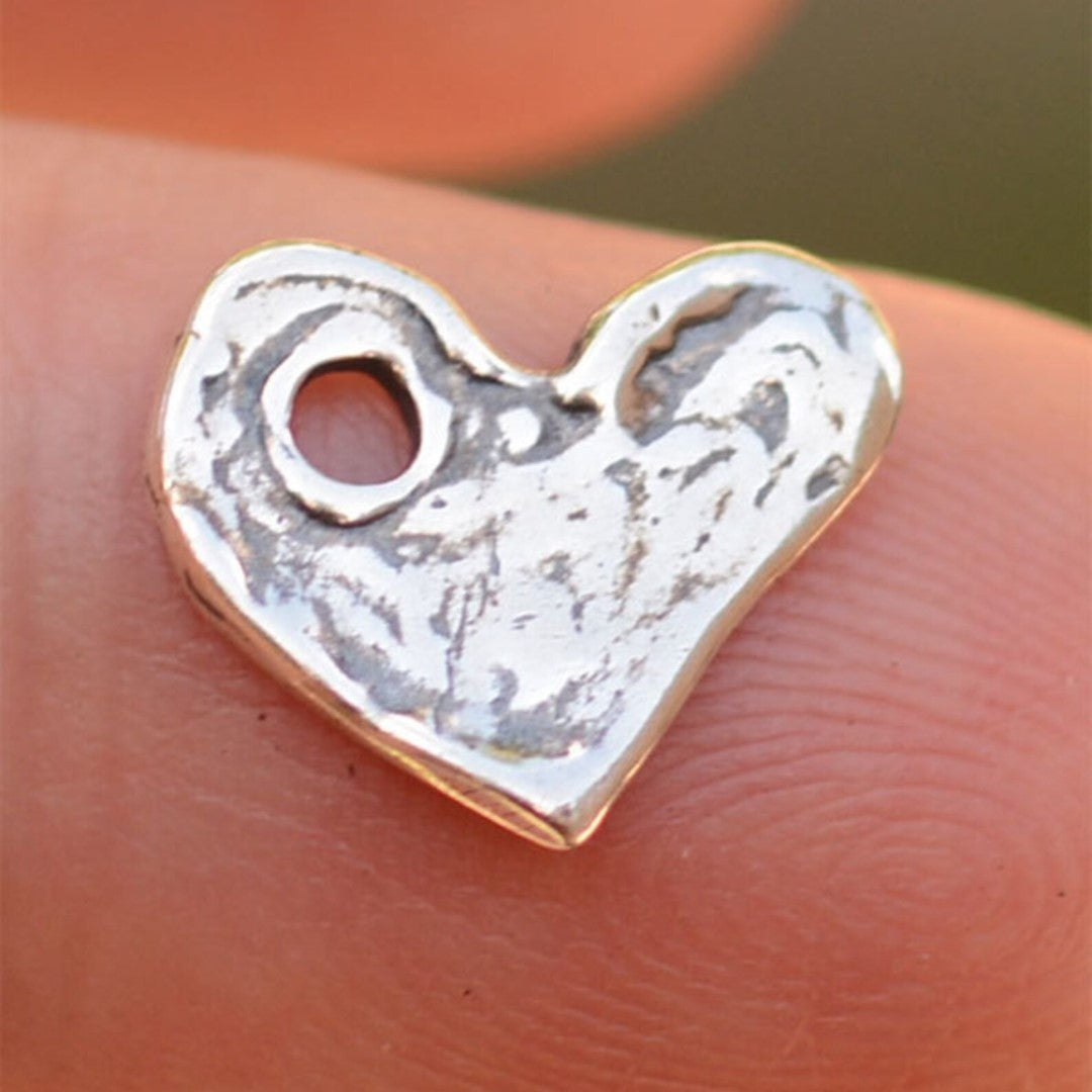 Сребърен медальон 925 сърце – талисман за любов, скулптурно бижу, бохо стил, рустик визия, ръчна изработка | Арт Дива