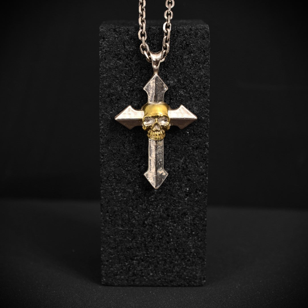 Сребърен медальон 925 „Memento Mori“ – мъжки кръст със златни акценти | Талисман за сила и осъзнатост | Бохо-рустик скулптурно бижу | ArtDiva