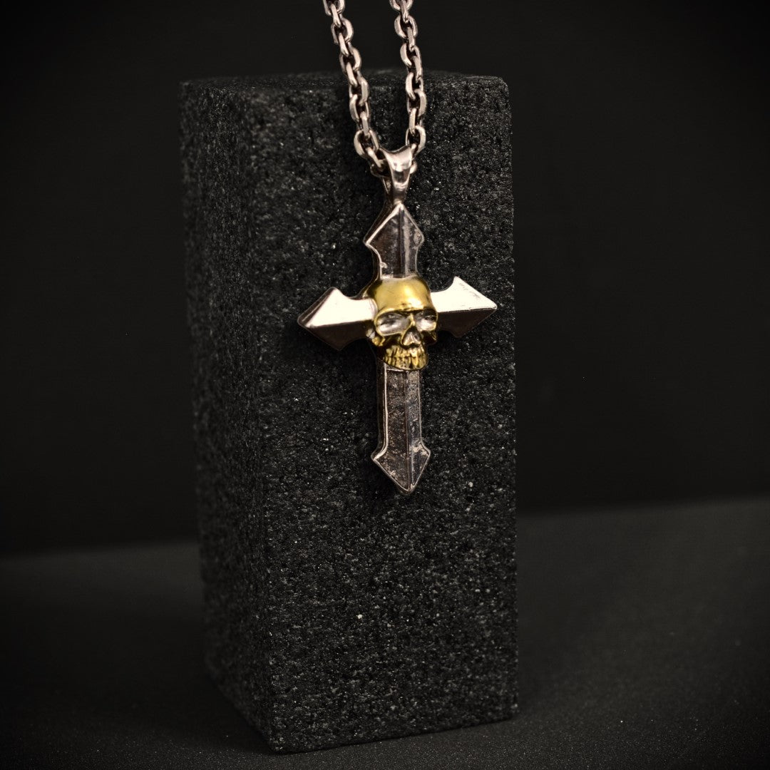 Сребърен медальон 925 „Memento Mori“ – мъжки кръст със златни акценти | Талисман за сила и осъзнатост | Бохо-рустик скулптурно бижу | ArtDiva