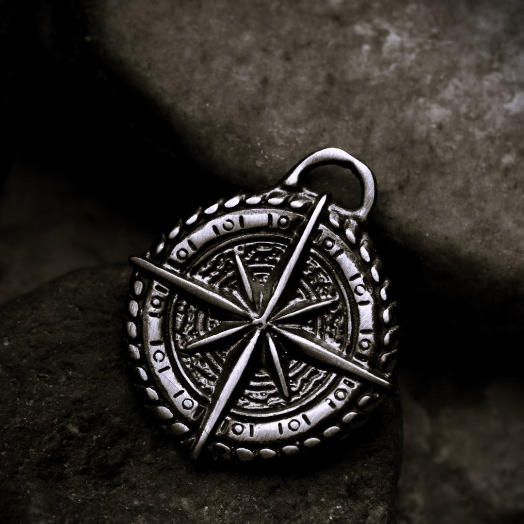 Сребърен медальон 925 „Компас“ – талисман за посока, закрила и вътрешна сила | Бохо рустик скулптурно бижу | ArtDiva