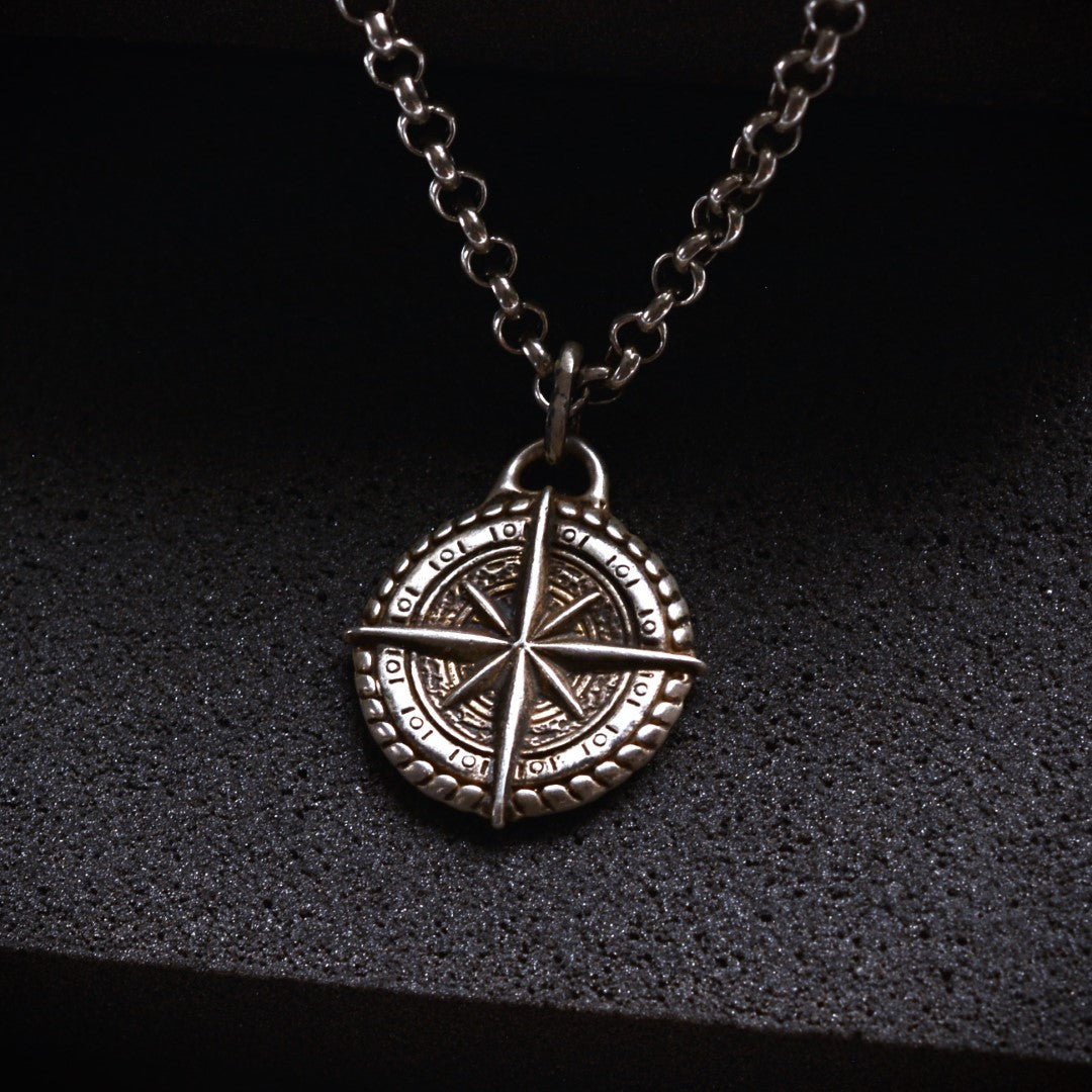 Сребърен медальон 925 „Компас“ – талисман за посока, закрила и вътрешна сила | Бохо рустик скулптурно бижу | ArtDiva