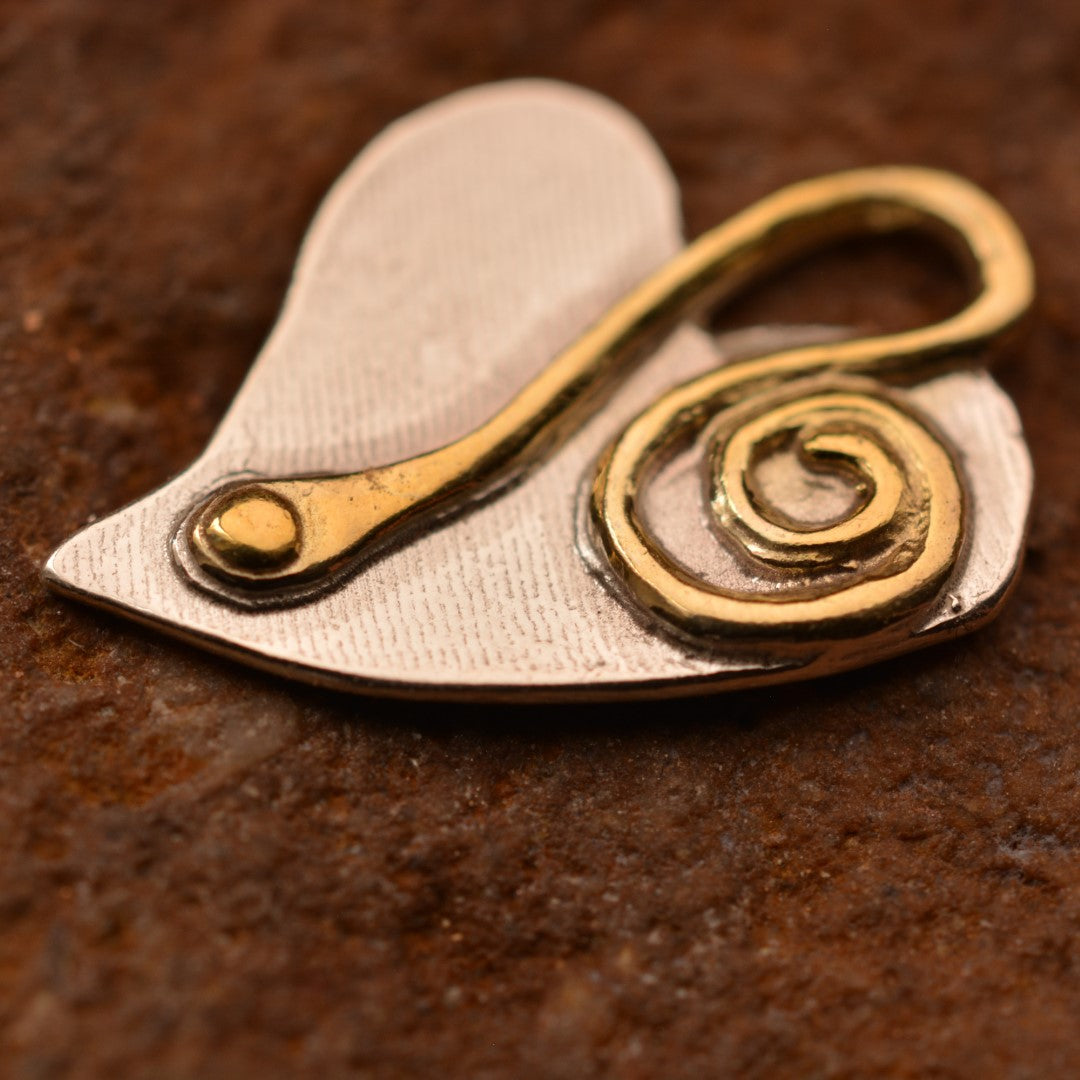 Сребърен медальон 925 „Сърце и спирала“ | Талисман за любов и ново начало | Бохо рустик скулптурно бижу, ръчна изработка | ArtDiva