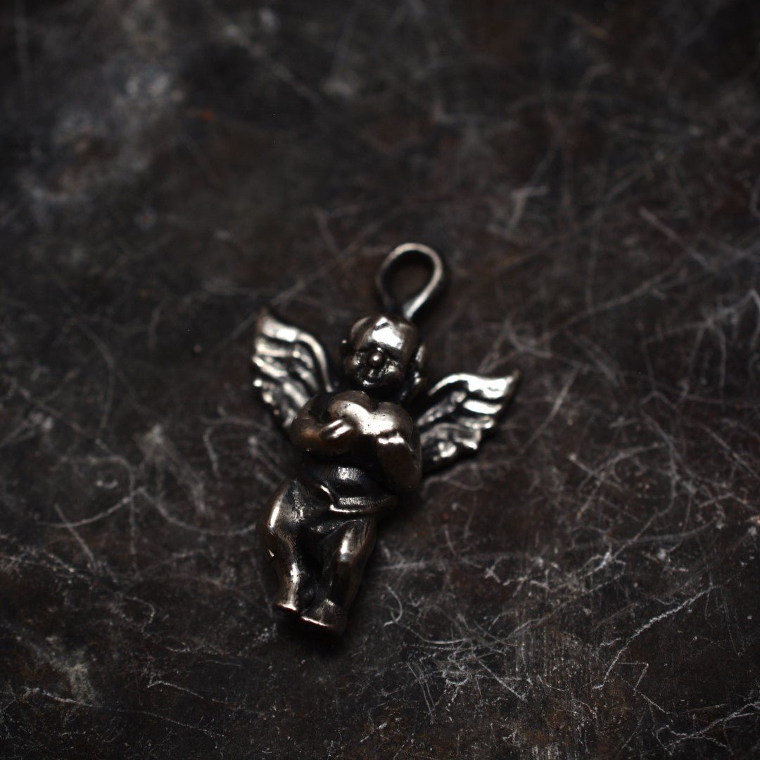 Сребърен медальон 925 „Ангелска любов“ | Талисман за защита и обич | Бохо рустик скулптурно бижу, ръчна изработка | ArtDiva