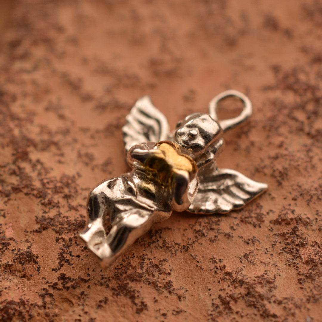 Сребърен медальон 925 „Ангелска любов“ | Висулка-талисман за закрила и нежност | Бохо рустик скулптурно бижу, ръчна изработка | ArtDiva