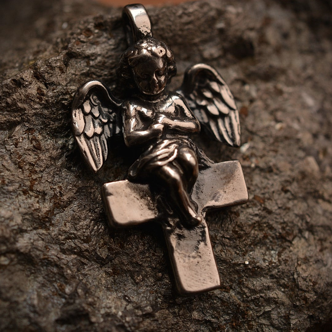 Сребърен медальон 925 „Ангел върху кръст“ | Талисман за закрила и светлина | Бохо рустик скулптурно бижу, ръчна изработка | ArtDiva