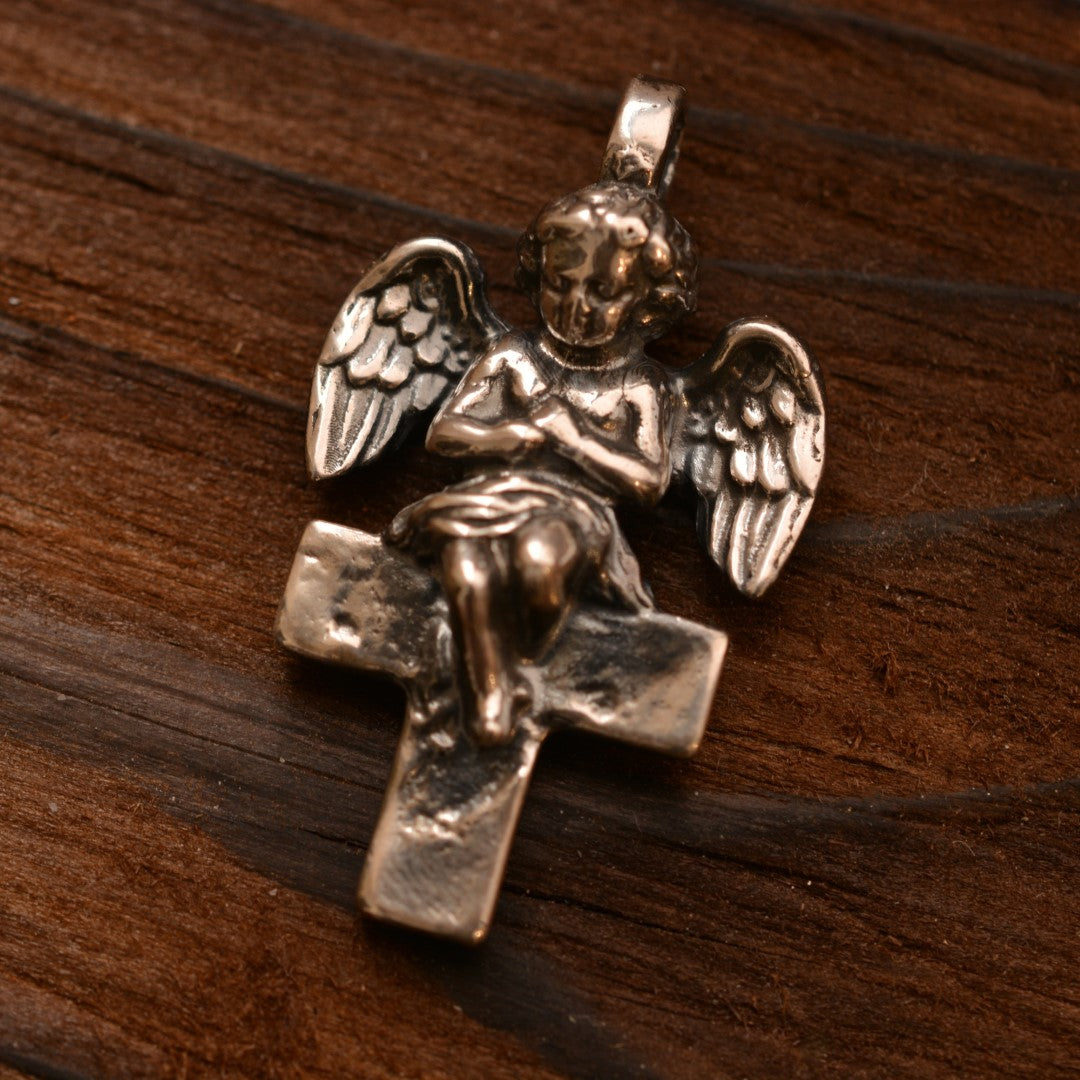 Сребърен медальон 925 „Ангел върху кръст“ | Талисман за закрила и светлина | Бохо рустик скулптурно бижу, ръчна изработка | ArtDiva