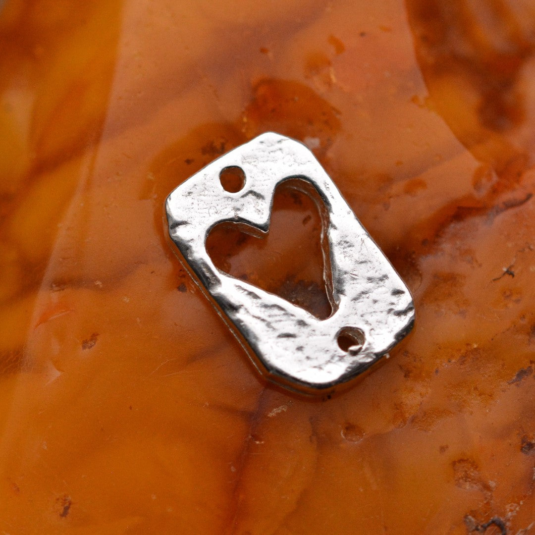 Сребърен медальон 925 „Сърцето на връзката“ – символ на любов и нежност | Бохо – рустик – скулптурно бижу | Арт Дива