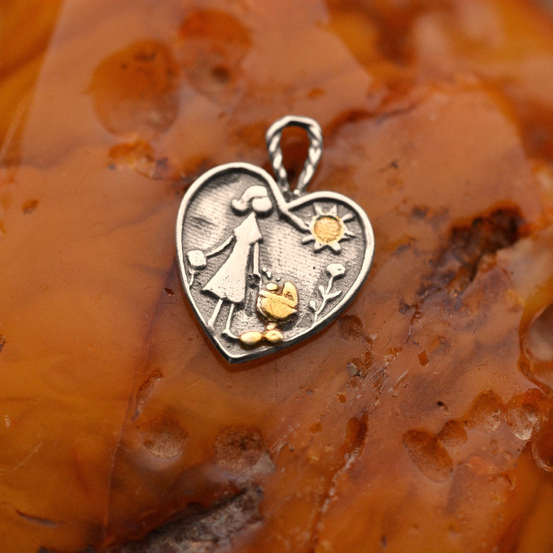 Сребърен медальон 925 „Майчина любов“ – символ на нежност и закрила | Бохо – рустик – скулптурно бижу | Арт Дива