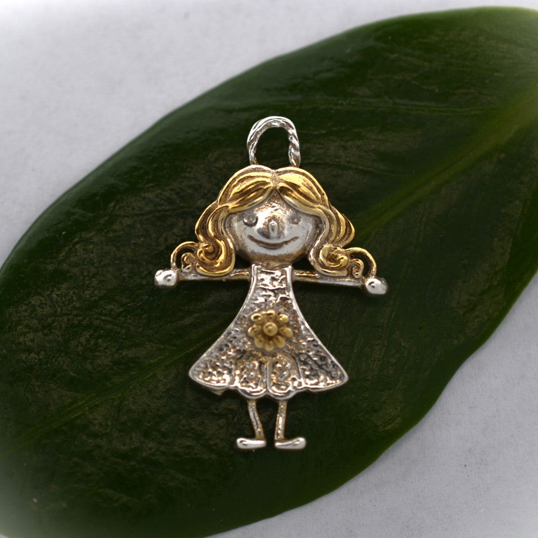 Сребърен медальон 925 „Прегръдка“ | Талисман за сестра, майка или най-добра приятелка | Бохо рустик скулптурно бижу, ръчна изработка | Арт Дива