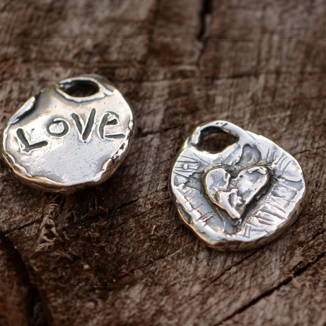 Сребърно бижу 925 – медальон „Сърце с LOVE“, талисман за Любов, емоционална връзка и обич, бохо стил, ръчна изработка Арт Дива