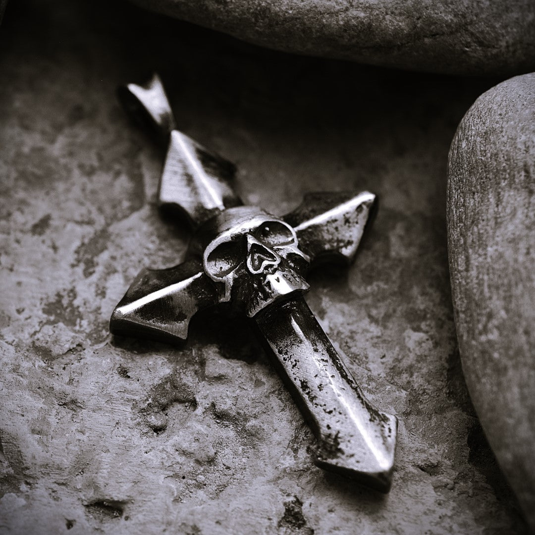 Сребърен медальон 925 „Memento Mori“ – мъжки кръст със символ на смъртта и вечността | Арт Дива