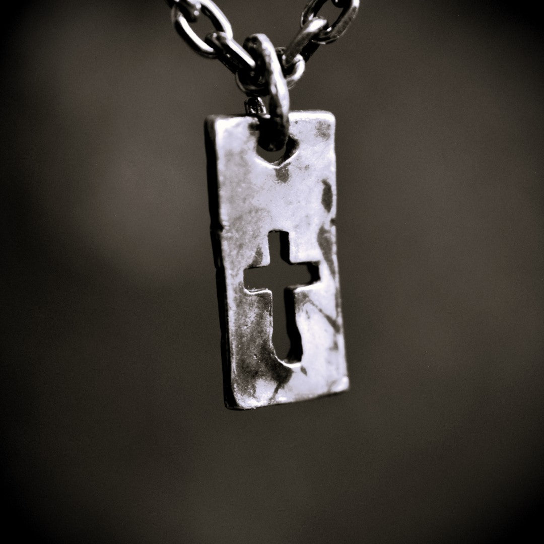 Сребърен медальон 925 „Плочка с кръст“ – мъжко бижу със сила и характер | Арт Дива