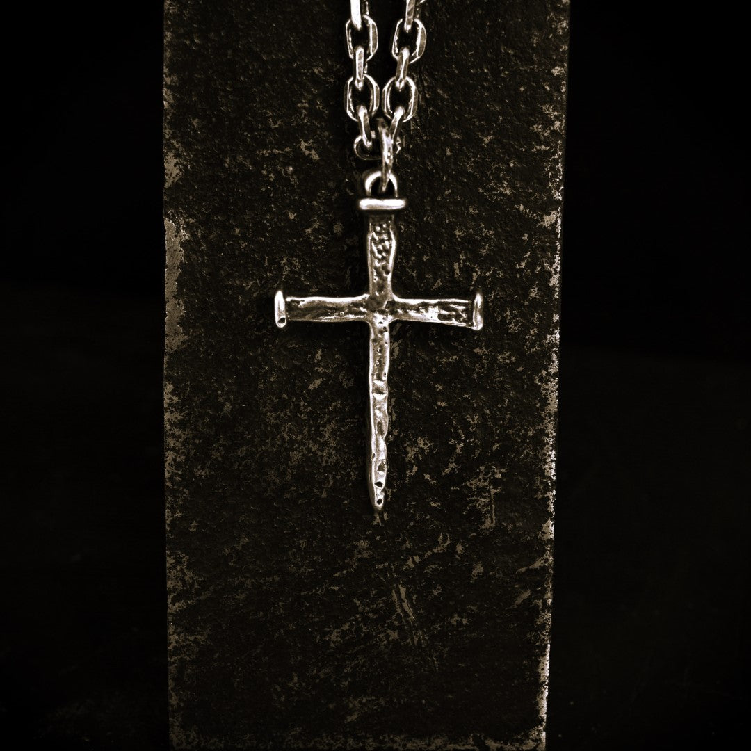 Сребърен кръст 925 – мъжки медальон, стил бохо и рустик, символ на вярата, ръчна изработка | АртДива