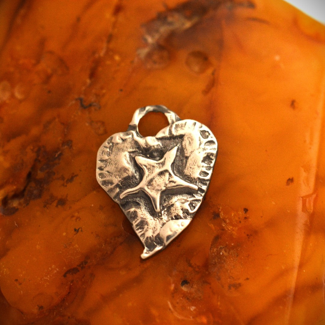 Сребърно бижу 925 – Любовен медальон „Сърце със Звезда“, талисман за вяра и обич, бохо стил, ръчна изработка Арт Дива