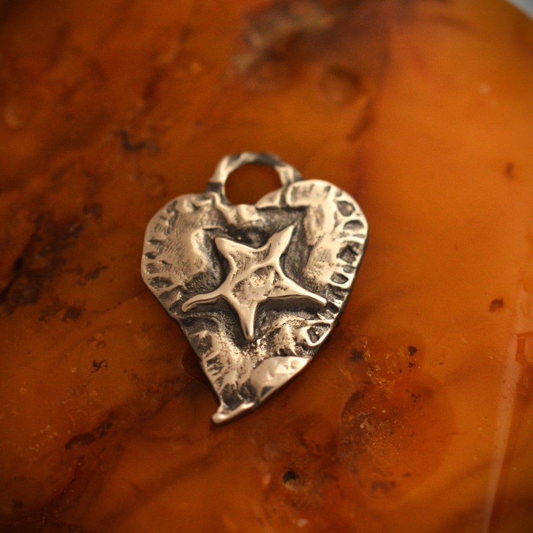 Сребърно бижу 925 – Любовен медальон „Сърце със Звезда“, талисман за вяра и обич, бохо стил, ръчна изработка Арт Дива