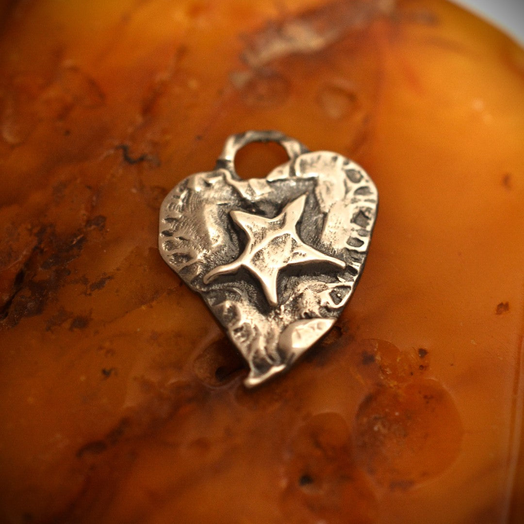Сребърно бижу 925 – Любовен медальон „Сърце със Звезда“, талисман за вяра и обич, бохо стил, ръчна изработка Арт Дива
