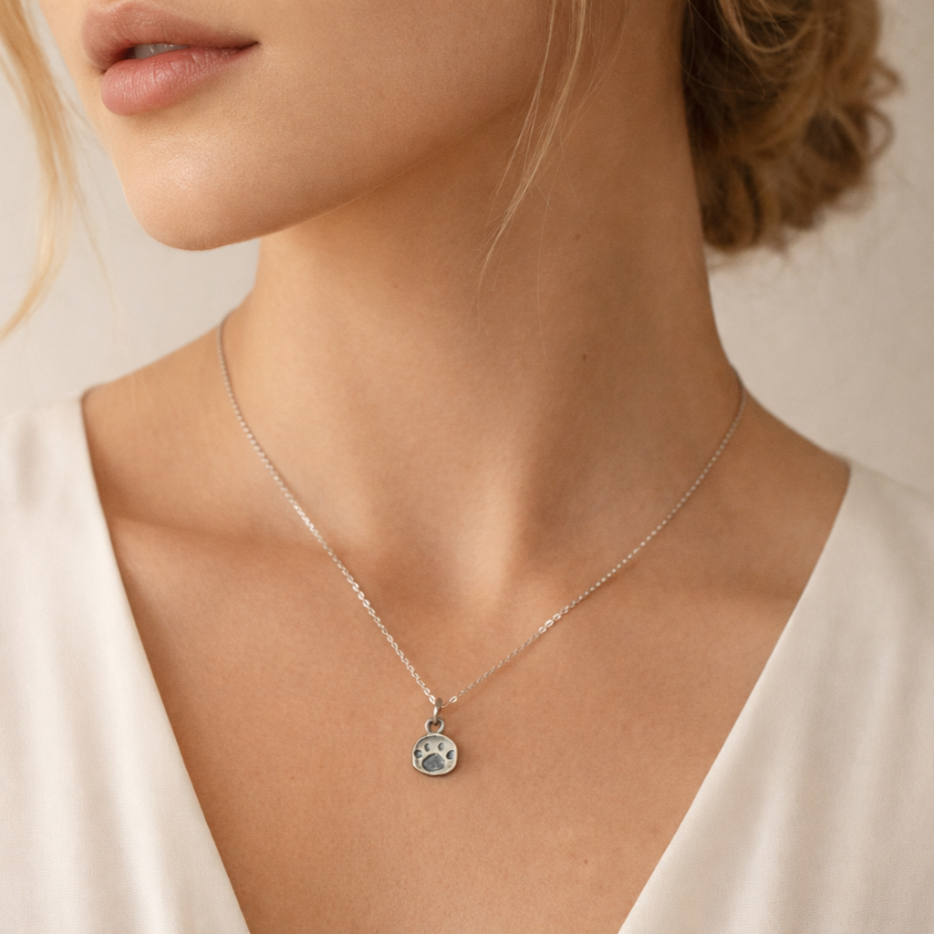 Сребърно бижу 925 – медальон лапичка, талисман за любов към животните, скулптурни бижута, бохо стил, ръчна изработка, подходящ подарък за любители на кучета или котки | Арт Дива