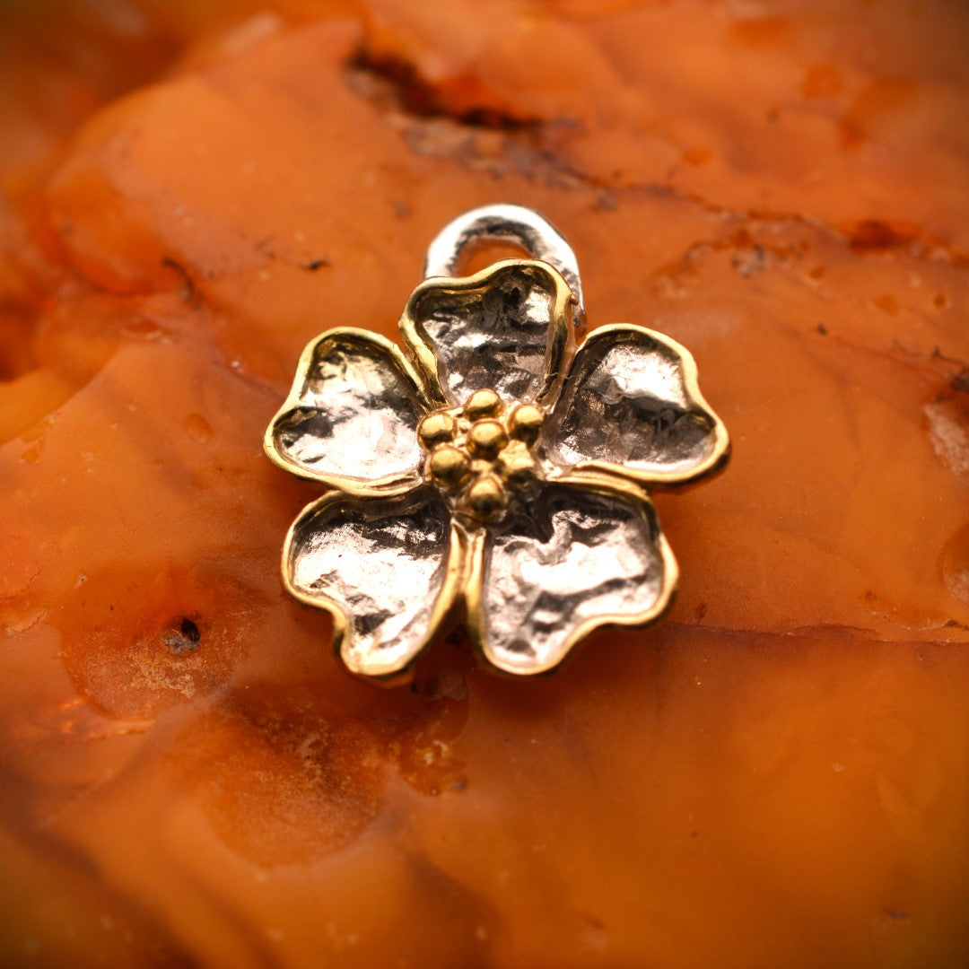 Сребърен медальон 925 „Черешов цвят“ – талисман на пролетта и новото начало | Бохо – рустик – скулптурно бижу със златни акценти | Арт Дива