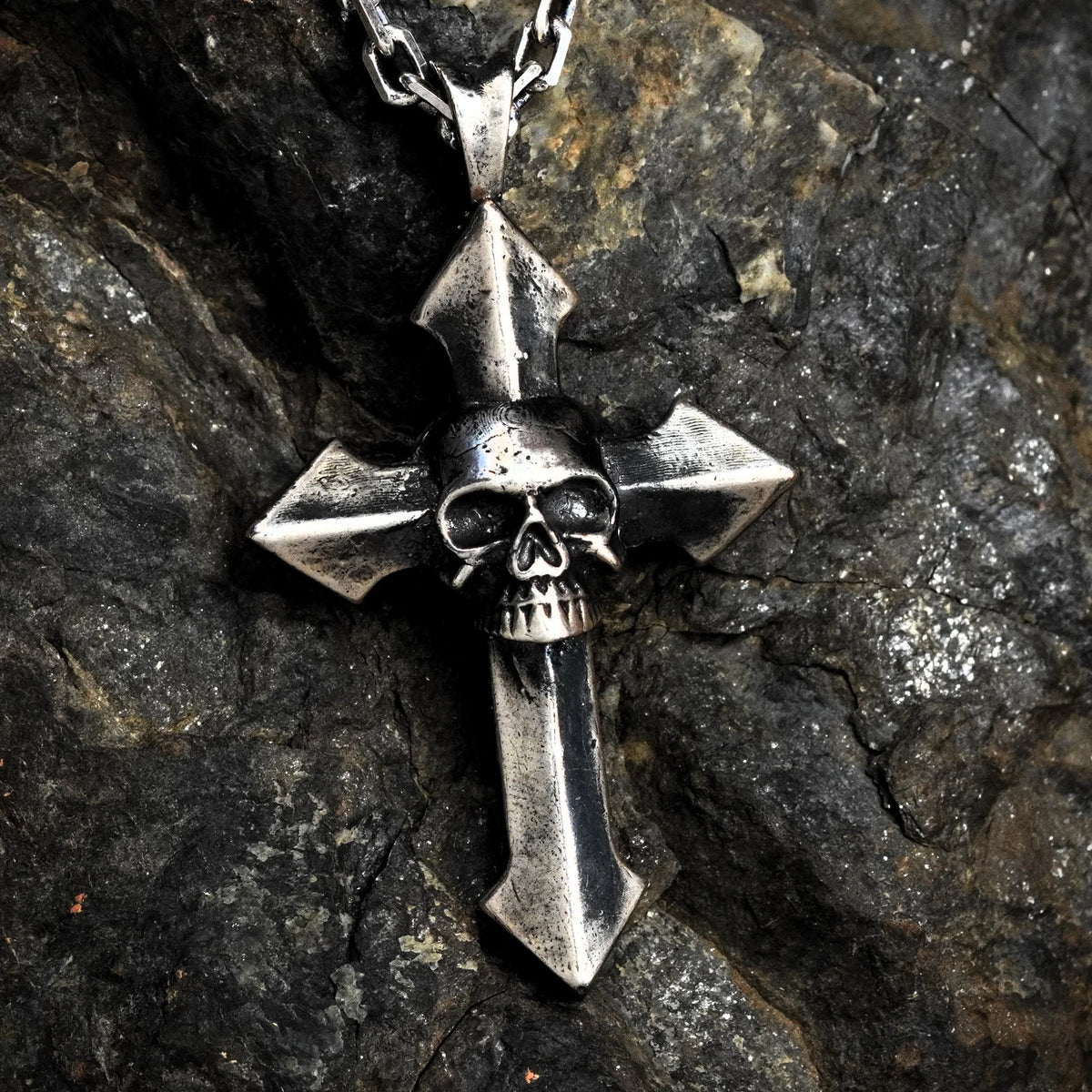 Сребърен медальон 925 „Memento Mori“ – мъжки кръст със символ на смъртта и вечността | Арт Дива