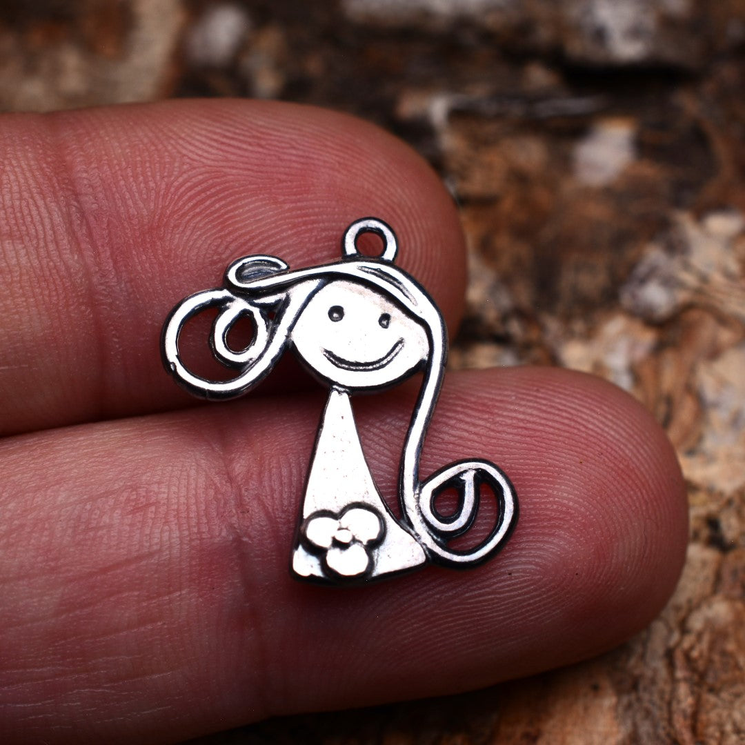 Сребърен медальон 925 Малка усмивка, символ на приятелство и обич, частично оксидирано бохо рустик скулптурно бижу от Арт Дива
