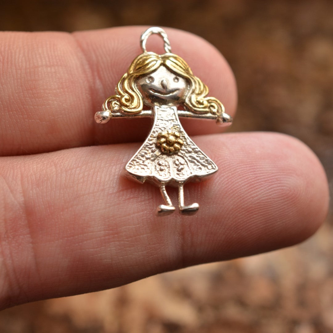 Сребърен медальон 925 „Прегръдка“ | Талисман за сестра, майка или най-добра приятелка | Бохо рустик скулптурно бижу, ръчна изработка | Арт Дива