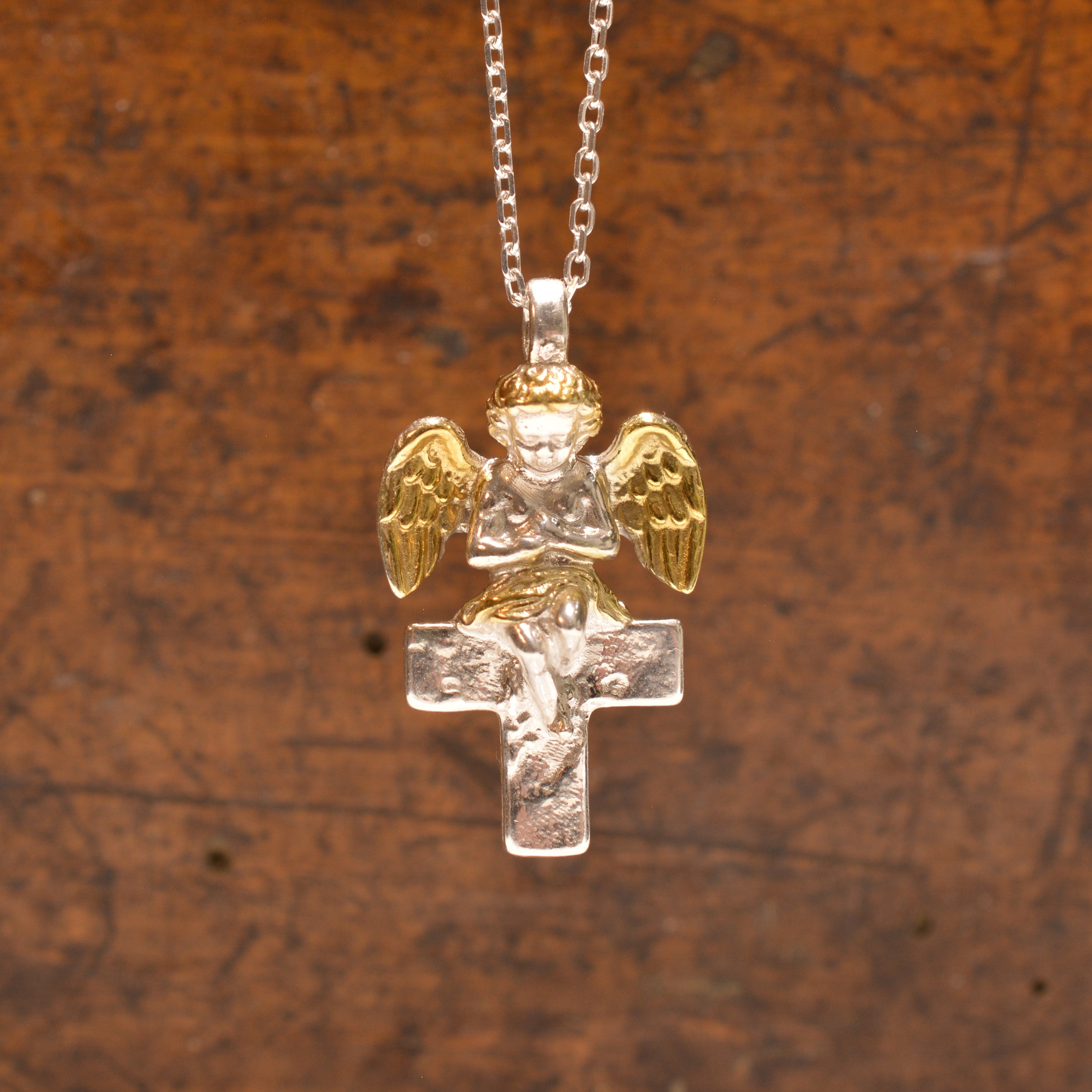 Сребърен медальон 925 „Ангел върху кръст“ | Талисман за закрила и светлина | Бохо рустик скулптурно бижу, ръчна изработка | ArtDiva